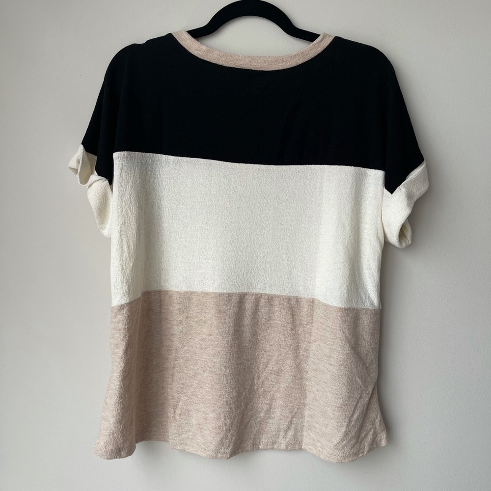 Short Sleeve Color Block Top - Picture 4 of 4